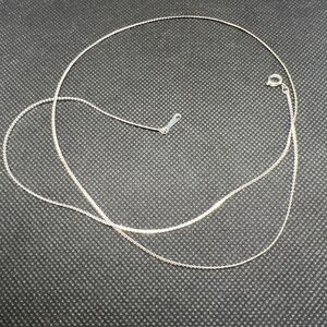 18K White Gold Chain measures 22” weighs 2g nwot